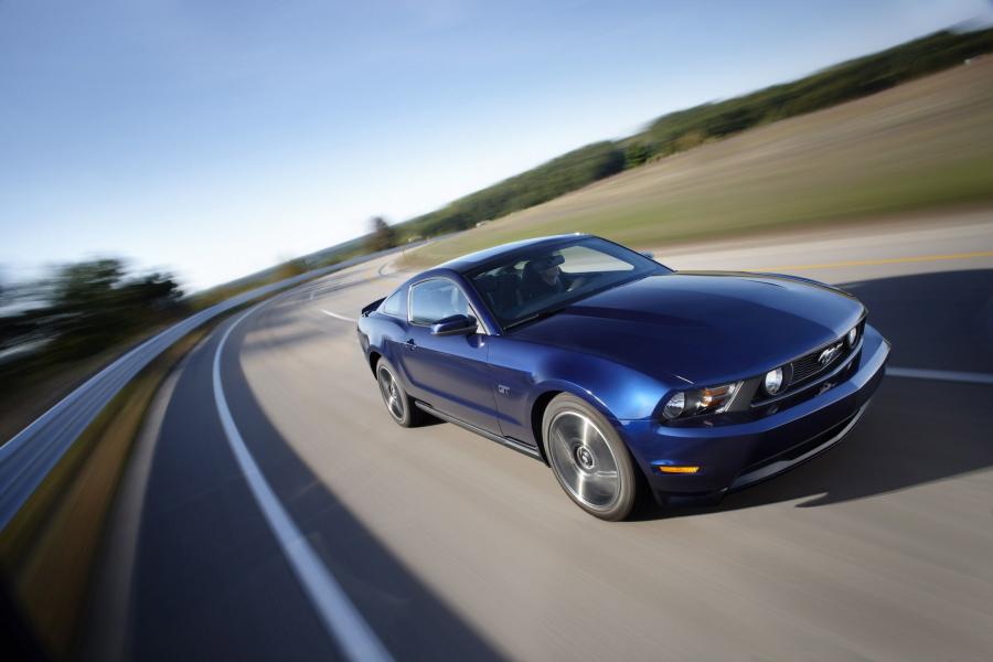  Ford Mustang GT 2010 года  (фото 174 из 213)